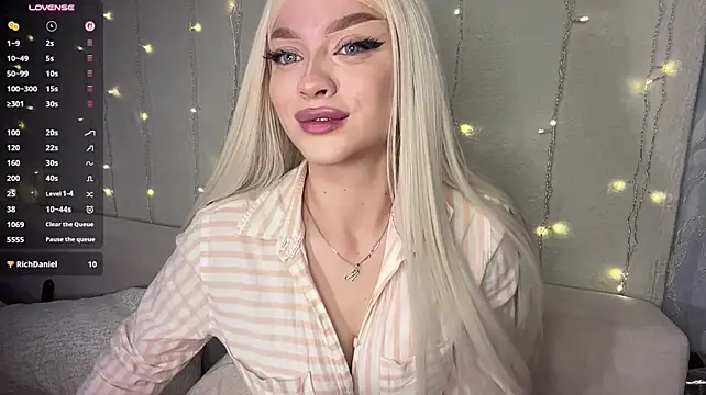 ElsaJeanX - Make my boobs bounce
