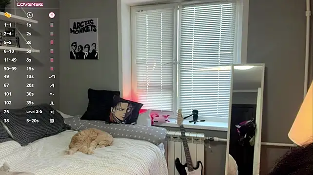 AmiKite - I'll tease you with my shorts...