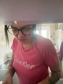 Laurataylor13 - spit and lick my nipple