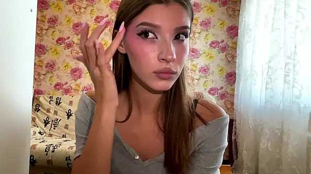 Lerchek_Wia - show and spanks ass