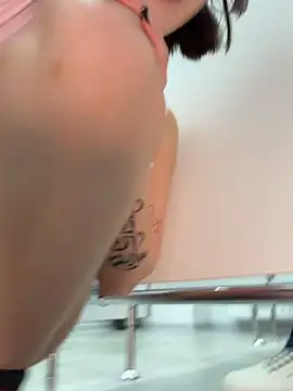 CreamPuff- - Tight cameltoe in mans WC