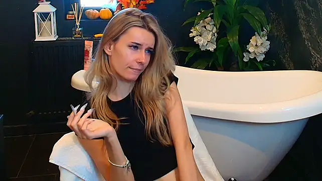 RoxanneJoy - Play with my kitten