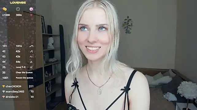 LaynePingitore - Sit on feet for sexy ass view