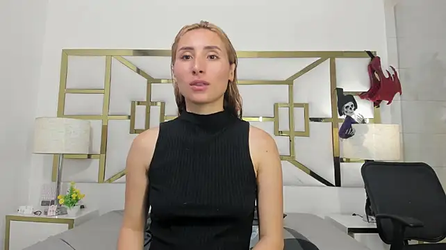 VivieneLuxe - Upskirt spank ass until red