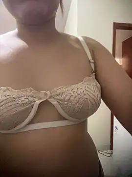 Larissavazz - Tirar o sutiã