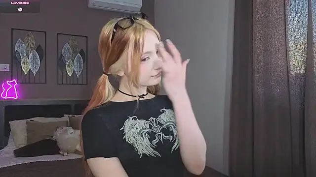 KatryVens - Flash my cute nipples