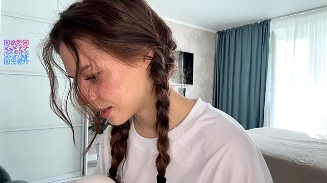 ChaeHerin - Gently massage ass :3