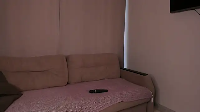 Fappershy - Flash my nipples through fingers<3