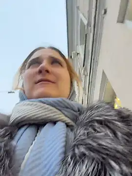AdelRich - Show my tits on public