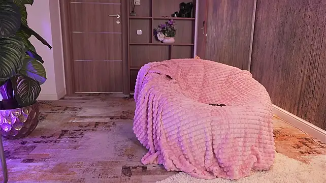ArianaXO_ - dripping wet kitty for you
