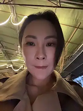 Eva10069 - 户外景区河边茶馆偷玩刺激🫦特写鲍鱼小穴