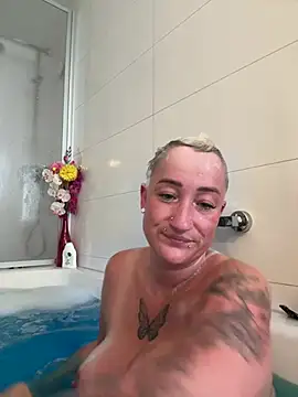 Bigboobiegirl90 - Überraschung