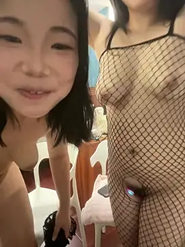 Xinxin1001 - 脱光10分钟 随大哥们指定动作