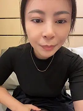 YaoYao8888 - 只穿内衣内裤直播3分钟