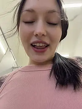 EliteBitch - see my pussy lips - cameltoe in man WC💅