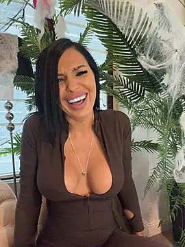 ReynaMorel - Naked doggy tease and spanks