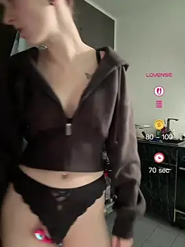 Adrixnx22 - Titten zeigen + ein ölen😈😏