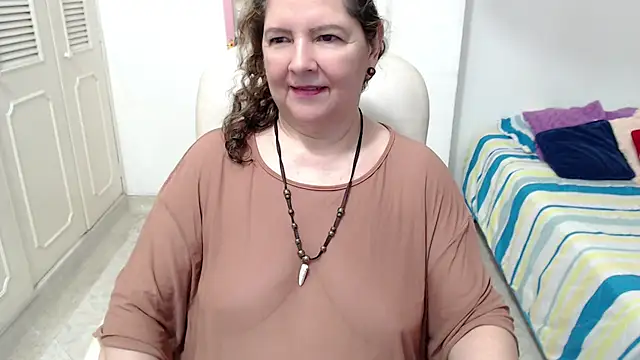 Leonela_69 - mommy is horny come play with me