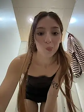 LilluKatten - expose beautiful titties in public 🍒
