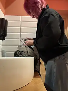 RonnieKiss - Completely naked