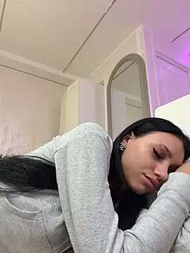 Ilariea_girl - Full Naked and pussy in your face