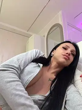 Ilariea_girl - Full Naked and pussy in your face