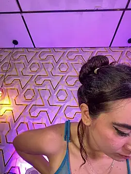MelanyyJhonson15 - Vape in the public