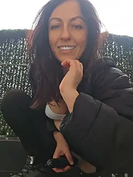 Risky_woman - IN PARK .FRONT NEIGHBOURS NAKED SQUIRT