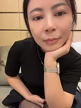 YaoYao8888 - 只穿内衣内裤直播3分钟