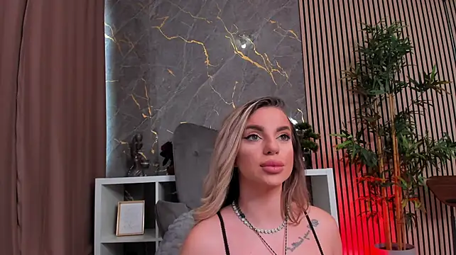 PearlPlenty - Finger this tight pussy💦☝️