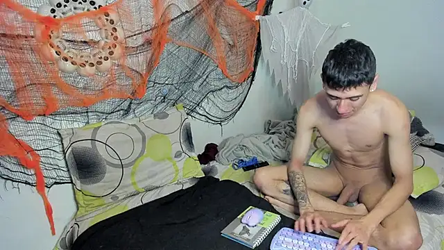Cloe_and_taylor - show tits + suck tits
