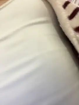 Outdorable - Pull top down&pinch bare tits near peopl