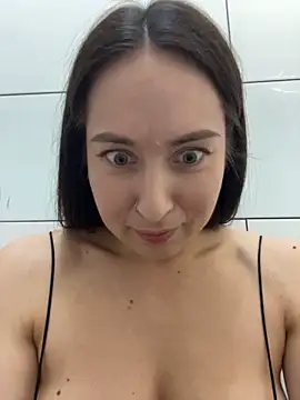 Holly_Play - open DOOR + look around in MEN wc