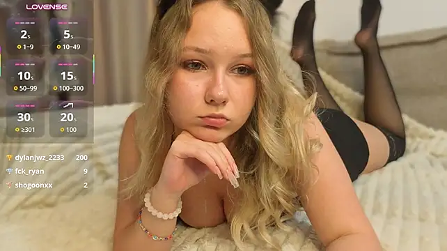 Queenneee - rub pussy