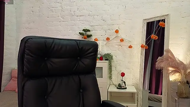 WendyDolie - Teasing with panties+shake ass