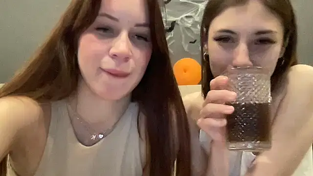Cowgirl_aimeee - WEREWOLF POSE NO PANTIES CLOSE TO CAM