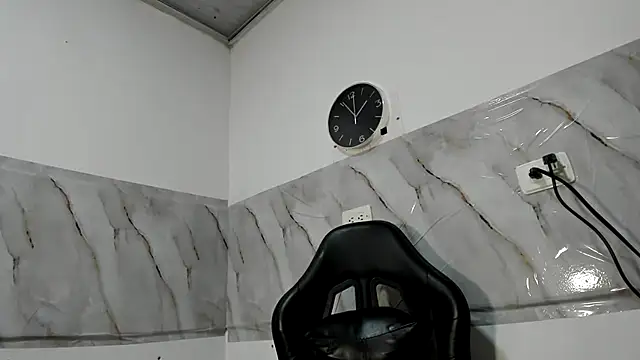 Amberrprincess - rubbing my ass with oil