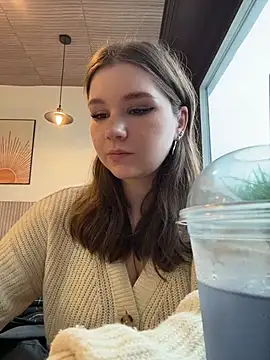 PumaShyXD - TAKE OFF PANTIES RIGHT IN THE CAFE