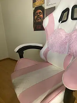 Sofi_chan - STRIPTEASE + TWERKING