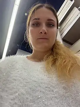 AdelRich - Show pussy in store