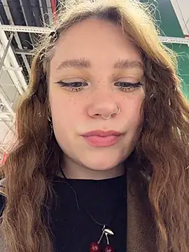 Lucy-joy - GO BB! UP top+show boobs next to ppls