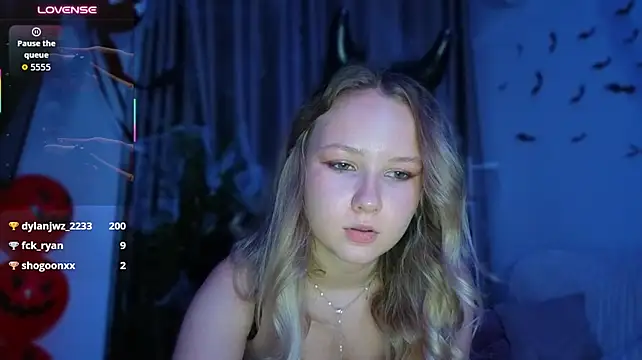 Queenneee - rub pussy