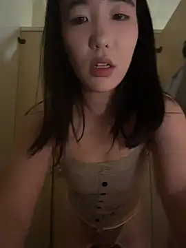 Lucy2027 - 教学楼男厕所开门全裸到小便池