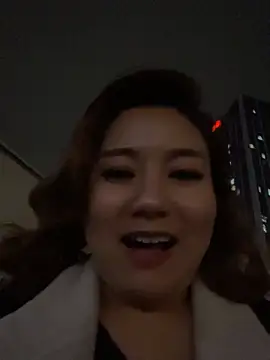 Elowen-520 - 马路边特写小穴3分钟