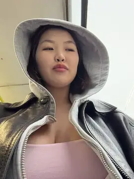 CreamPuff- - Underboobs in public