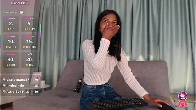 YuliethPetite - flashing her breasts and jumping
