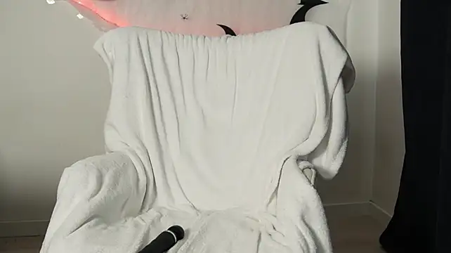 PickBlond - NATURAL TITS