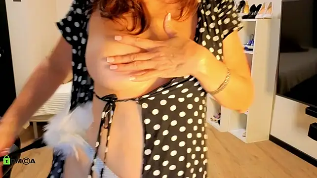 CaringSophie - show boobs