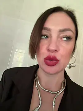 CherryBombs- - OPEN PUSSY IN A PUBLIC TOILET