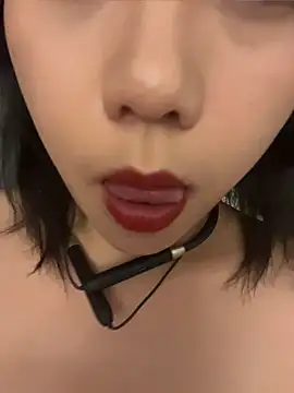 Eliza-E - 全裸5分钟